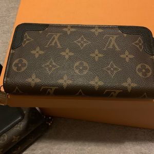Louis Vuitton zippy Wallet in excellent condition